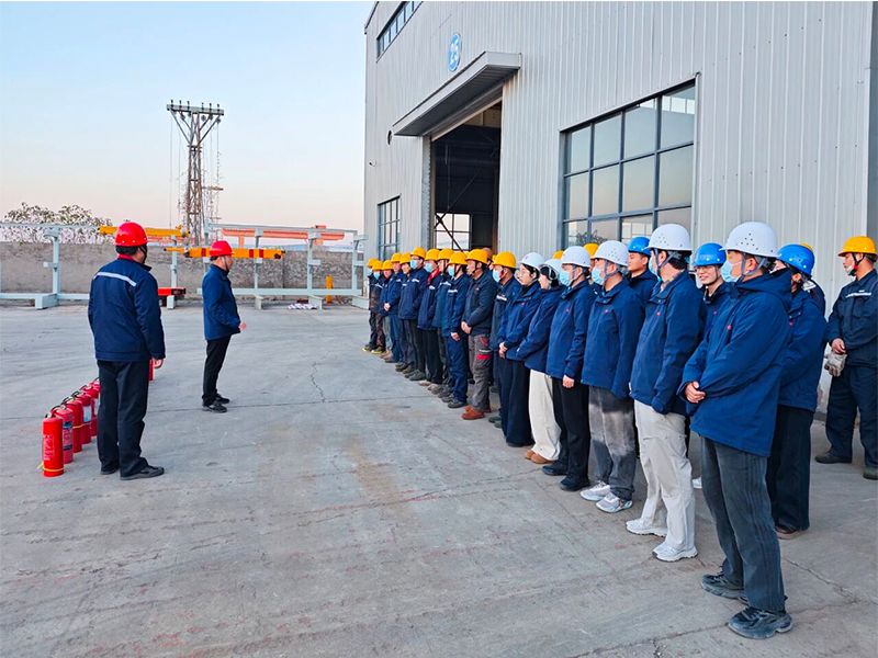 以练筑防 护航安全｜新科起重开展消防灭火实战演练