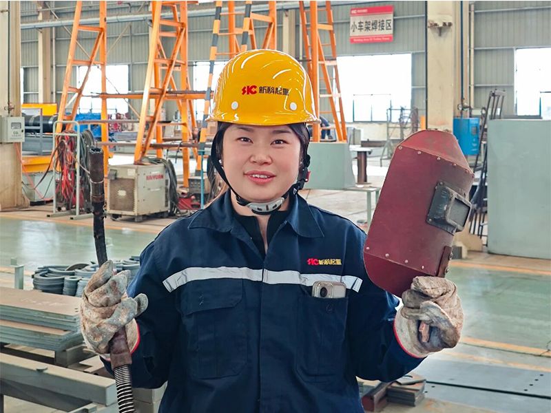 焊花为伴 匠心坚守｜记新科起重女焊工杨玉露